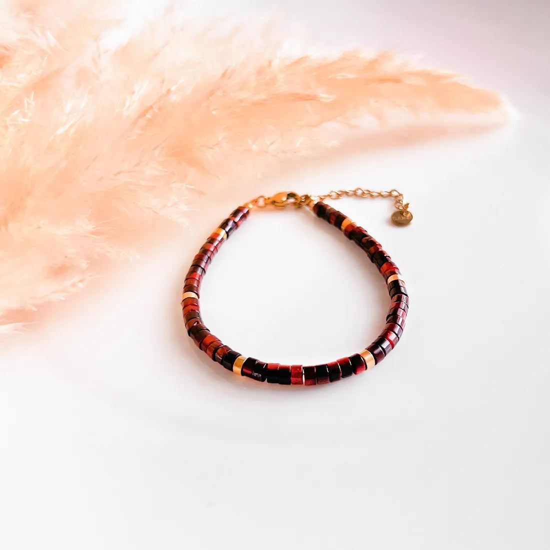 Burning Spirit Röd Tigeröga Armband