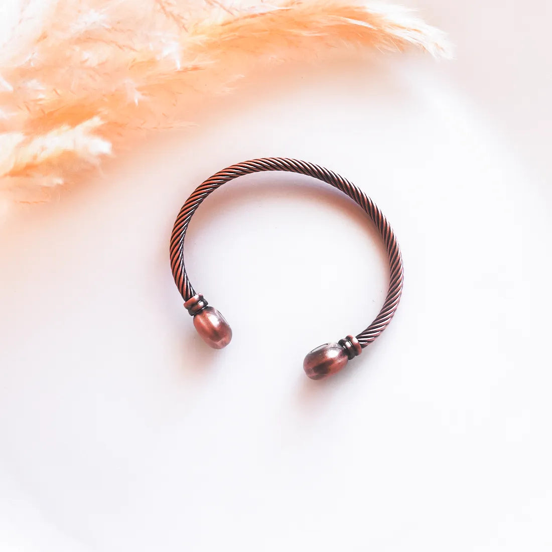 Magnetic Twist Koppararmband med magneter
