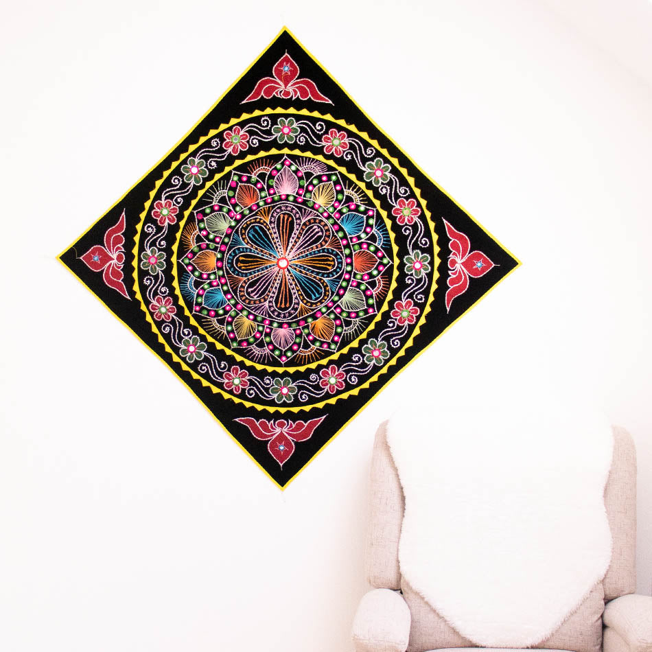 Wall Art with Circular Flower Patterned Motif